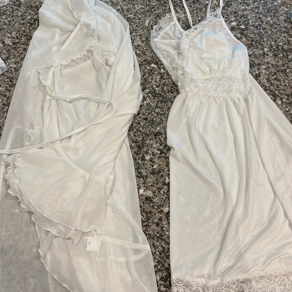 White wedding boudoir lingerie lot, never used. Robe babydoll teddy bralette set